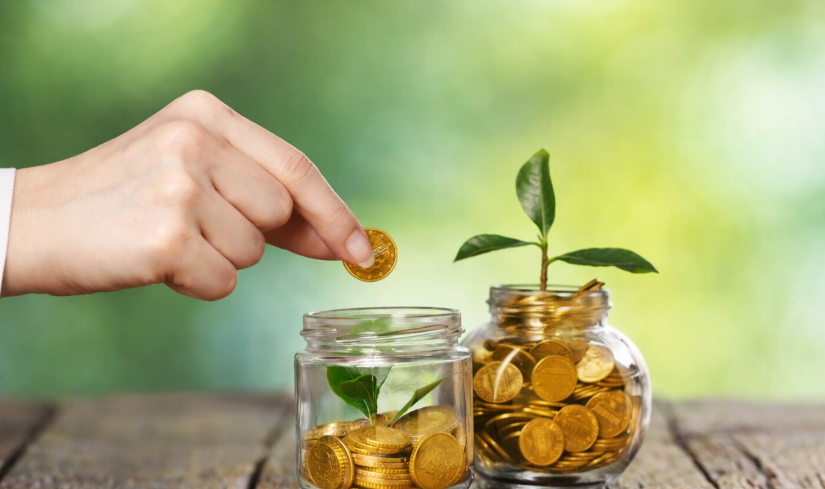 Mutual fund advisor near me helping a client with investment planning